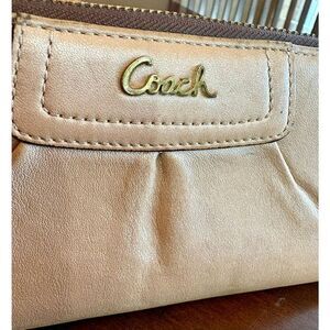COACH - EUC Vintage "Ashley" Zip-Around Long Wallet/Metallic Taupe Leather.